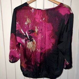 Zac & Rachel Women's Pink Black V-Neck Long Sleeve Blouse
Front button closures